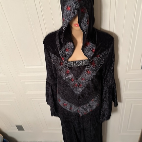 Pull over hooded robe w/extreme bell sleeves and sparkly red spiders/web design - Picture 2 of 10